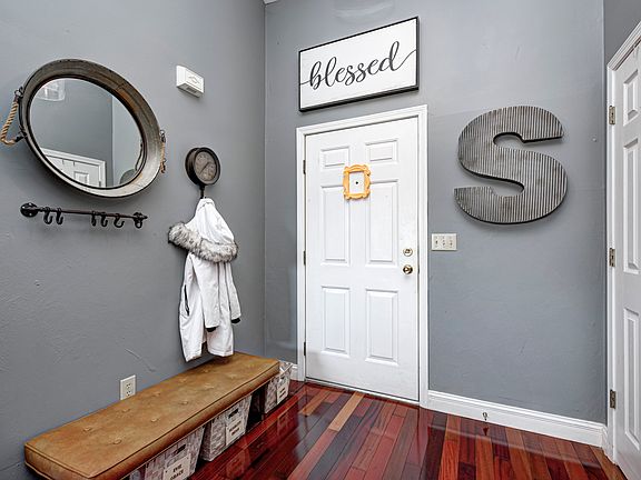 3rd image of 6431 Meadowpond Way