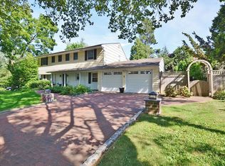 4 Kay Pl, Huntington, NY 11743