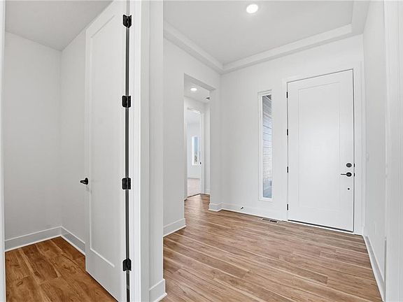 4th image of 1821 Woodward Cir