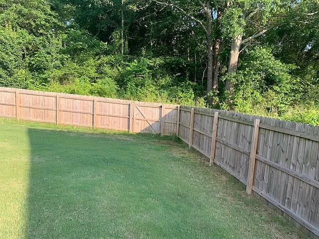 4 bed, 2.5 bath, 2042 sqft, $3,000 — Photo 2