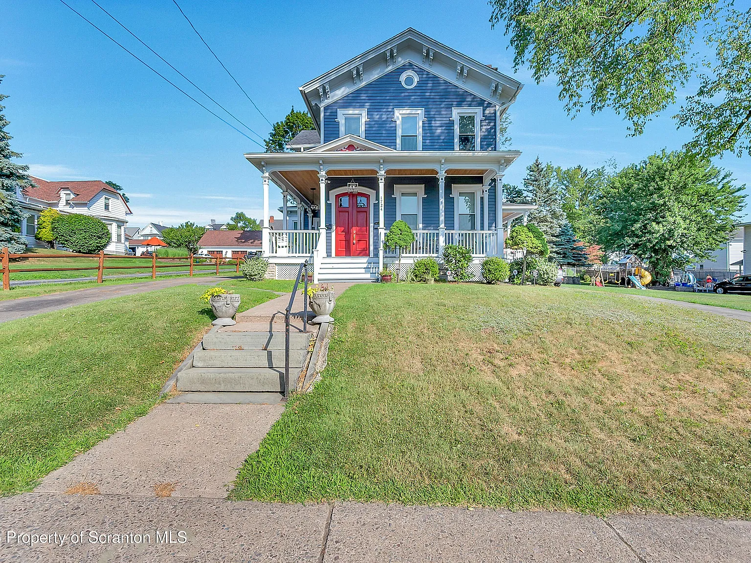 3 bed, 2.0 bath, 1680 sqft, $1,800 — Photo 2