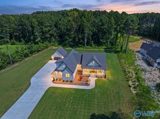 56 Worthington Ln, Guntersville, AL 35976