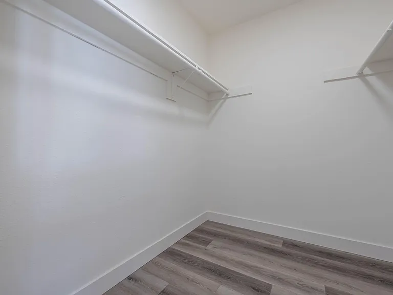 Roscoe Apartments — Photo 15