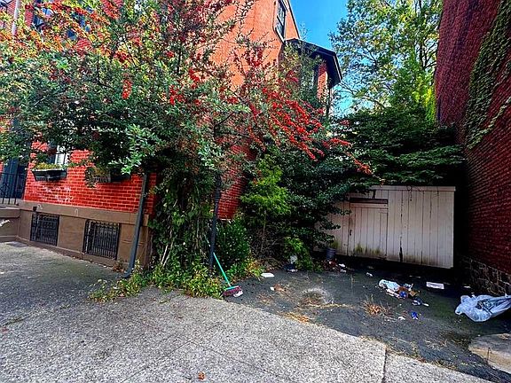 3rd image of 182 Brunswick Ave