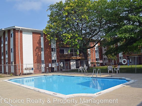 2nd image of 825 Clinton River Dr APT 9A