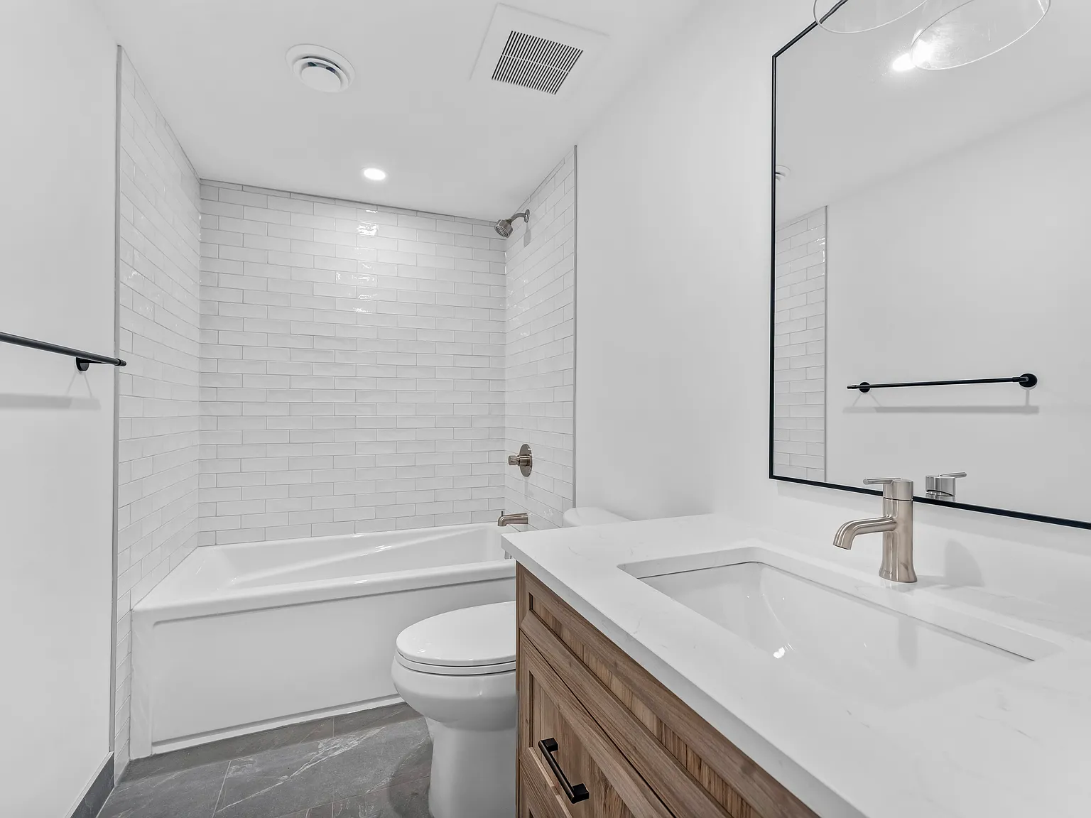 885 Somerset Street West — Photo 2