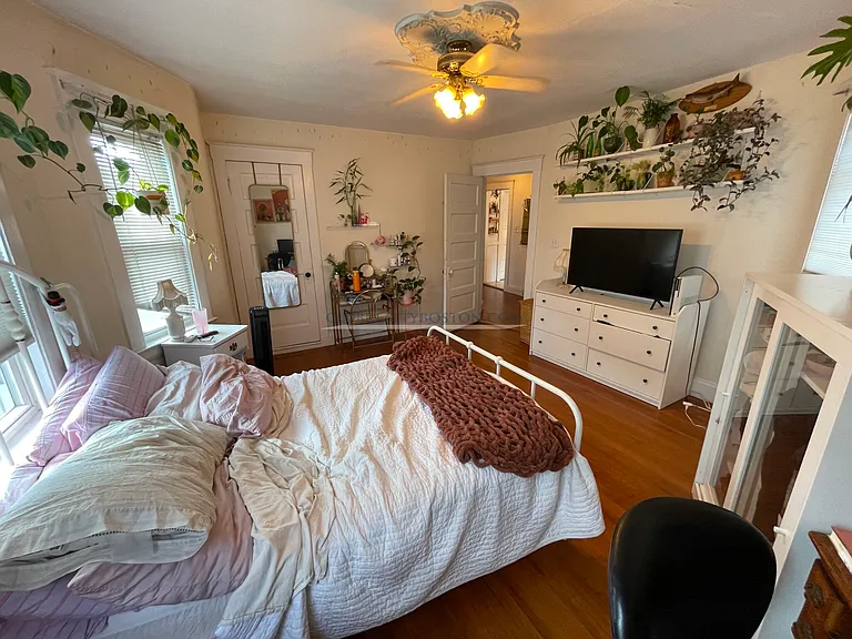 56 Montfern Ave #3 — Photo 9