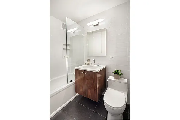 Sold by Warburg | media 6