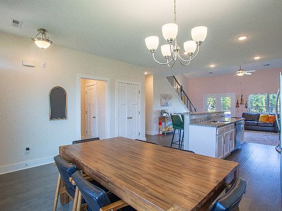 5th image of 634 Whirlaway Dr