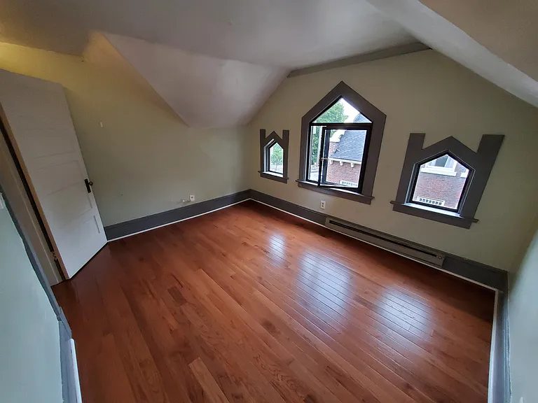 5800 15th Ave NE #6 — Photo 2