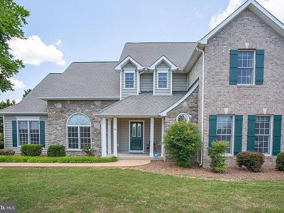 4th image of 80 Carlisle Ct