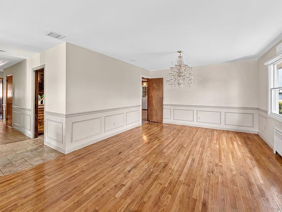 4th image of 240 Pearl Street