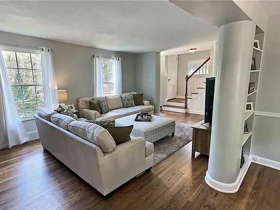 3rd image of 334 Caryl Dr