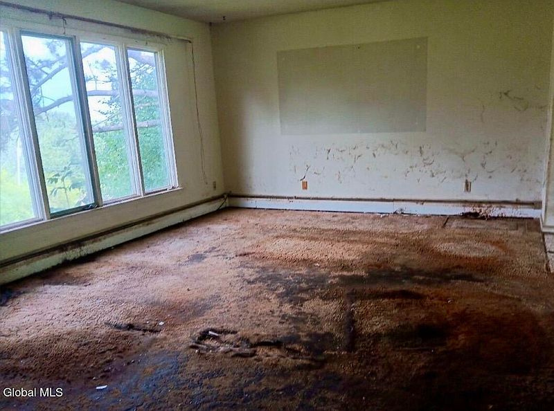 4th image of 1027 Township Road