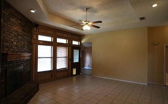 3rd image of 804 Castleview Dr