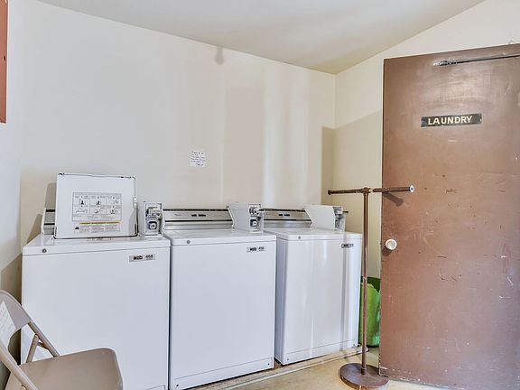 3rd image of 550 E Bledsoe St APT B25