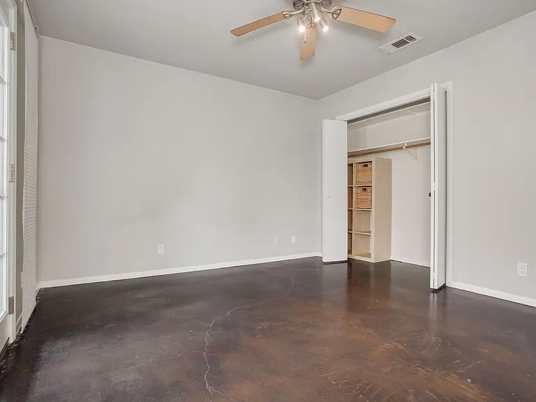 2300 Trailside Drive — Photo 25