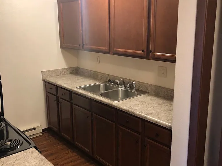 Immaculate Updated 1 Bedroom with 1 Bath — Photo 20