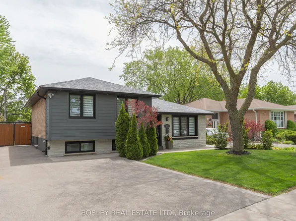 15 Wareside Rd, Toronto, ON M9C 3B1