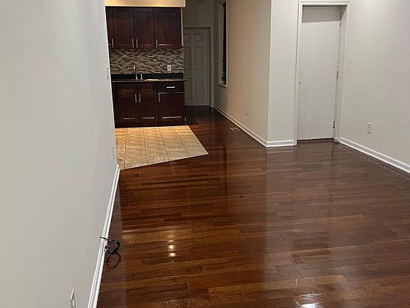 2nd image of 116 E Cumberland St