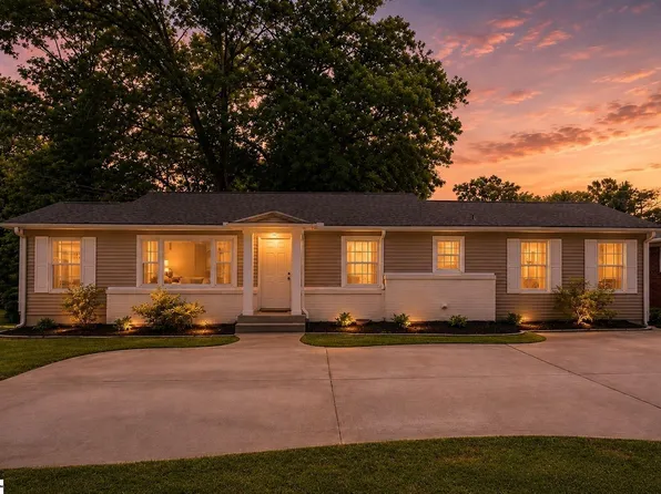 902 E Lee Rd, Taylors, SC 29687