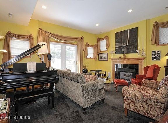 2nd image of 4627 N Kenmore Ave APT 1W