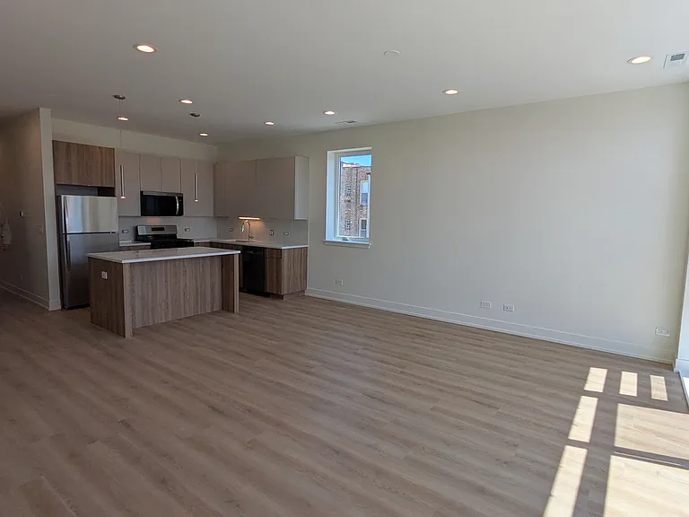 4740 W Addison St #2 — Photo 8