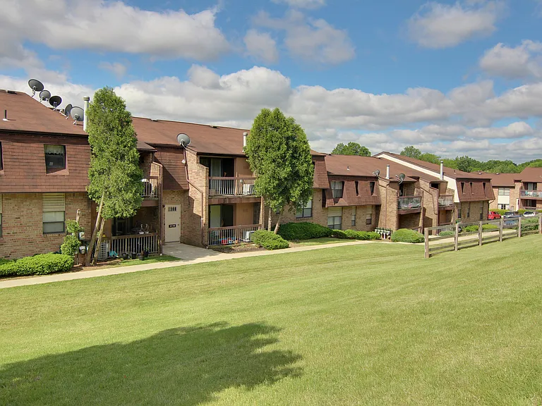 Hillside Gardens — Photo 13