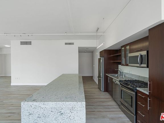 5th image of 1111 S Grand Ave APT 611