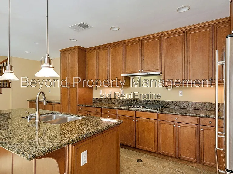 2947 Farragut Rd — Photo 9