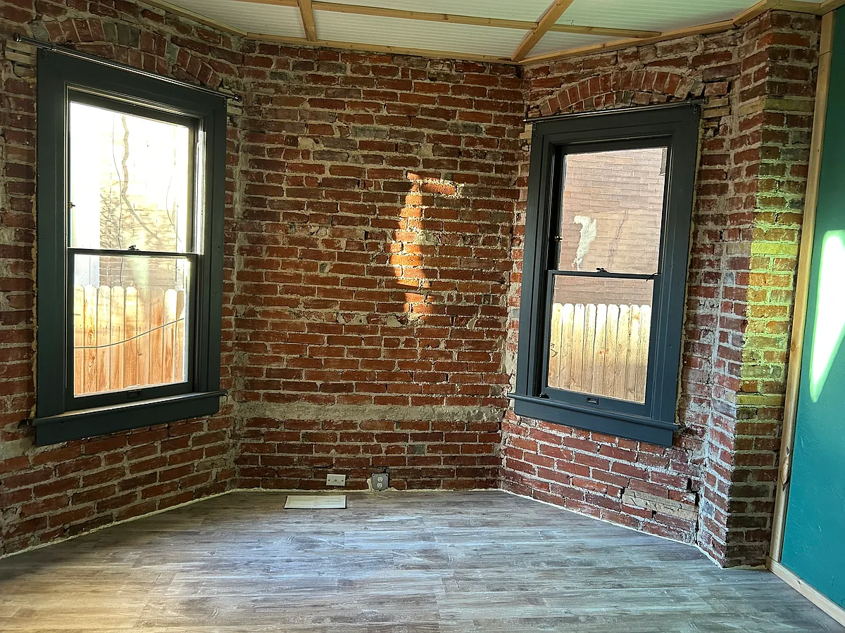 Building Photo - 1029 N Corona St #2