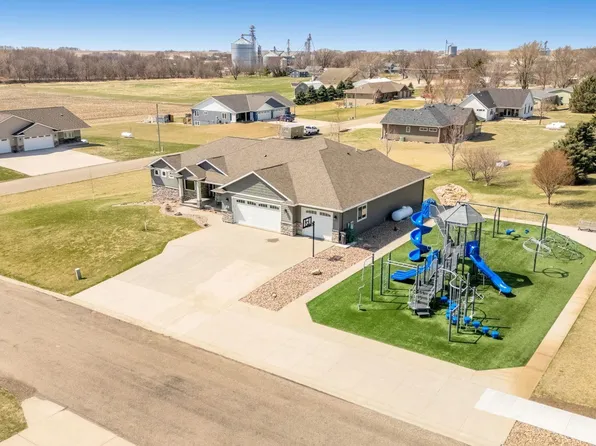 601 Meadowview Dr, Lester, IA 51242
