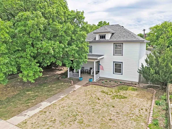 224 W Wisconsin St, Russell, KS 67665