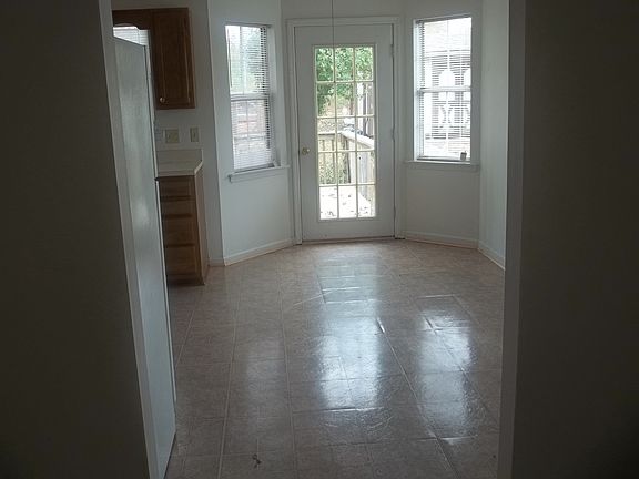 5th image of 217 Sandcreek Dr