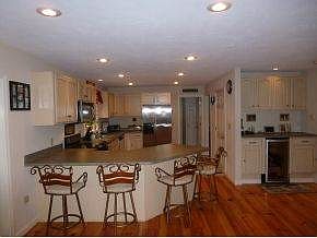 Spacious & Bright Kitchen