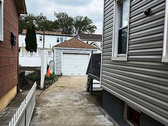 3rd image of 18831 Mangin Ave