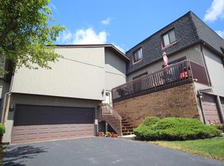 736 High Ridge Rd, Roselle, IL 60172