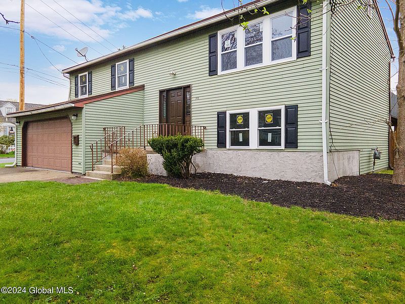 3rd image of 145 Clizbe Avenue