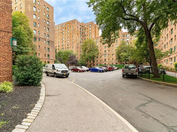 1501 Metropolitan Avenue image 11 of 22