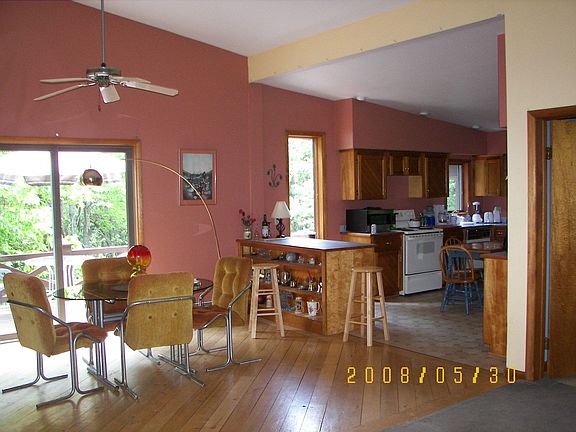 Dining room into kitchen