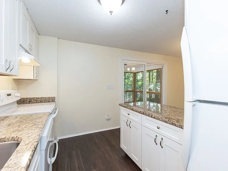 110 Smokehouse Ln — Photo 21