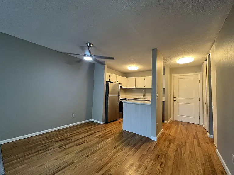15827 NE Glisan St #12 — Photo 25