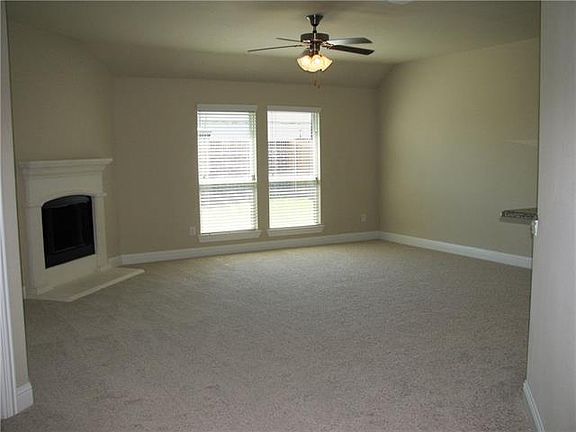 4th image of 15621 Weymouth Dr