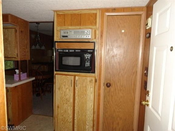 4th image of 8093 S Basswood Dr