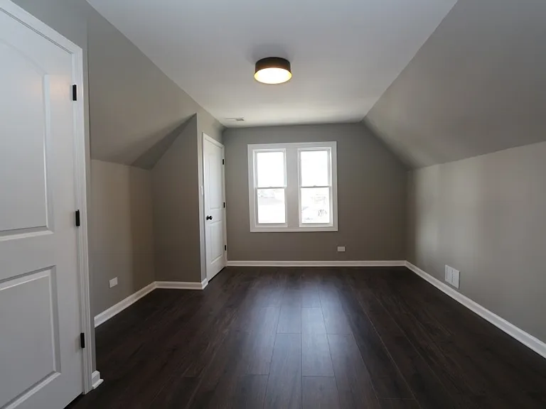 8719 S Honore St — Photo 18