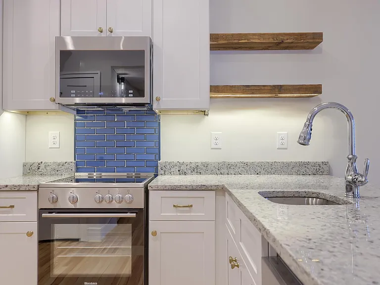 351 W James St #6 — Photo 2