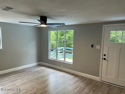 4th image of 13430 Mary Ave