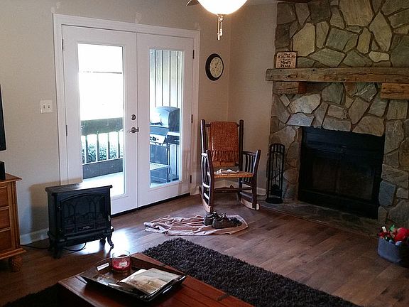 Living Room w Patio