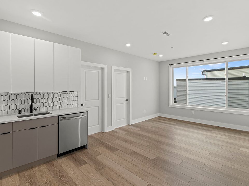 1st image of 2624 Trenton Ave #206