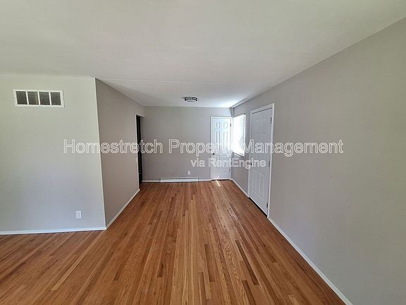 4th image of 1385 Wadsworth Dr